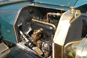 Lancia Theta
                                                  Motorraum - Foto: Dirk
                                                  de Jager